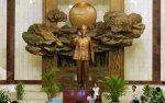 Goldene Statue von Ho Chi Minh